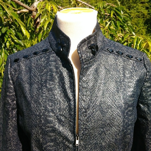 Elegant Black Textured Women's Jacket - Picture 1 of 6